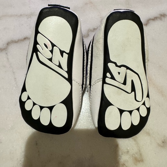 Baby Hello Kitty Vans - Picture 2 of 4